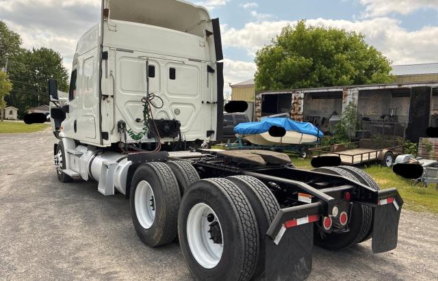 1FUJGHDVXGLGS5756 - 2016 FREIGHTLINER CASCADIA 1 WHITE photo 3