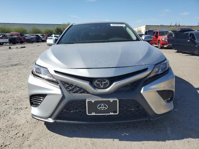 4T1B11HKXKU735335 - 2019 TOYOTA CAMRY L 银色 照片 5