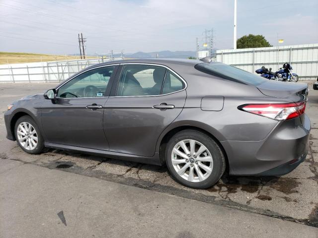 4T1C11AK7LU311322 - 2020 TOYOTA CAMRY LE GRAY photo 2