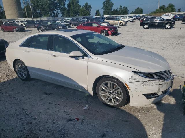 3LN6L2G9XER819442 - 2014 LINCOLN MKZ WHITE photo 4