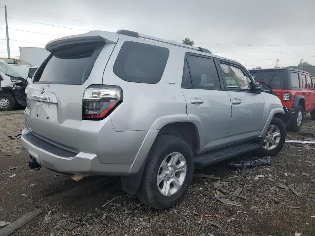 JTENU5JR3N6019517 - 2022 TOYOTA 4RUNNER SR5/SR5 PREMIUM 银色 照片 3