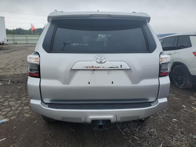 JTENU5JR3N6019517 - 2022 TOYOTA 4RUNNER SR5/SR5 PREMIUM 银色 照片 6