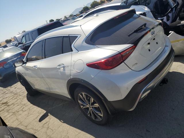 SJKCH5CR8JA048030 - 2018 INFINITI QX30 BASE أبيض صورة 2