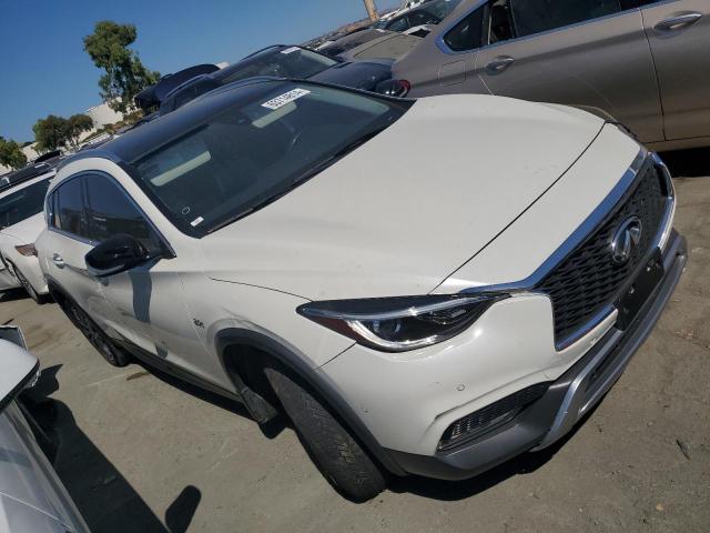 SJKCH5CR8JA048030 - 2018 INFINITI QX30 BASE أبيض صورة 4