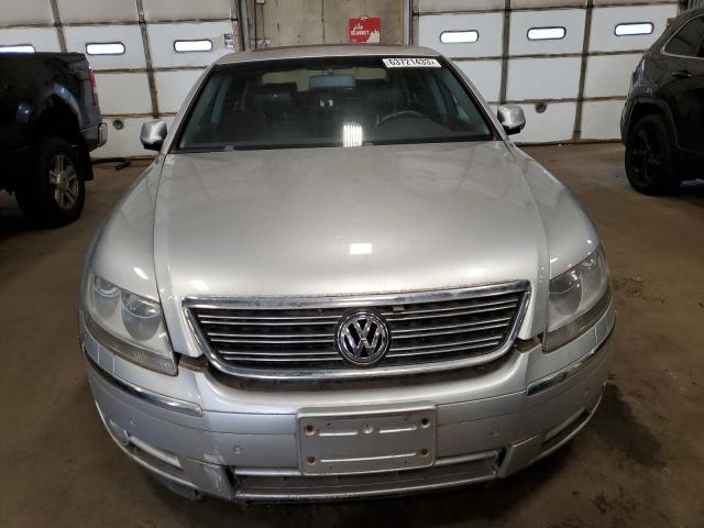 WVWAF63D348009920 - 2004 VOLKSWAGEN PHAETON 4.2 SILVER photo 5