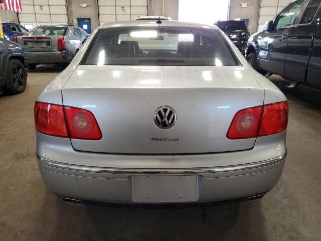 WVWAF63D348009920 - 2004 VOLKSWAGEN PHAETON 4.2 SILVER photo 6