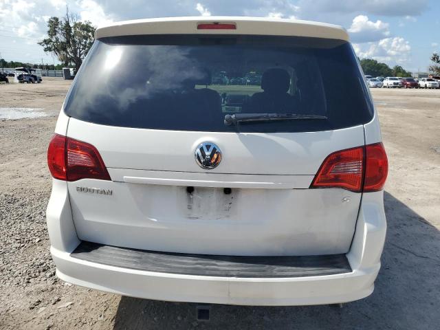 2C4RVAAG8CR120617 - 2012 VOLKSWAGEN ROUTAN S WHITE photo 6