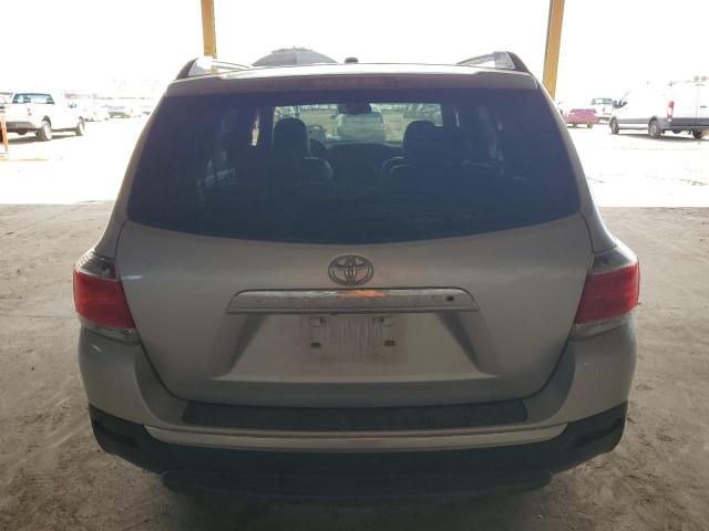 5TDZK3EH8DS138390 - 2013 TOYOTA HIGHLANDER BASE SILVER photo 6