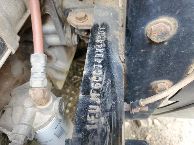 1FUJF6CG74DN44307 - 2004 FREIGHTLINER CONVENTION CLASSIC 120 Սպիտակ լուսանկար 10