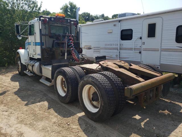 1FUJF6CG74DN44307 - 2004 FREIGHTLINER CONVENTION CLASSIC 120 Սպիտակ լուսանկար 3
