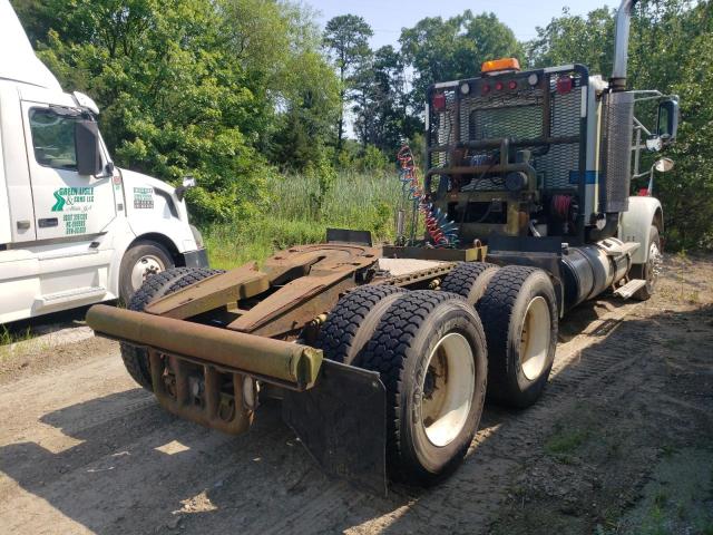1FUJF6CG74DN44307 - 2004 FREIGHTLINER CONVENTION CLASSIC 120 Սպիտակ լուսանկար 4