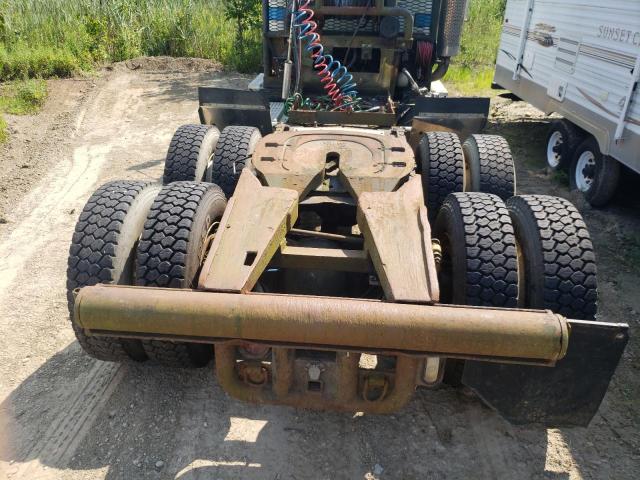 1FUJF6CG74DN44307 - 2004 FREIGHTLINER CONVENTION CLASSIC 120 Սպիտակ լուսանկար 9