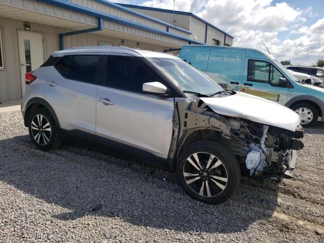 3N1CP5CU7JL536388 - 2018 NISSAN KICKS S SILVER photo 4