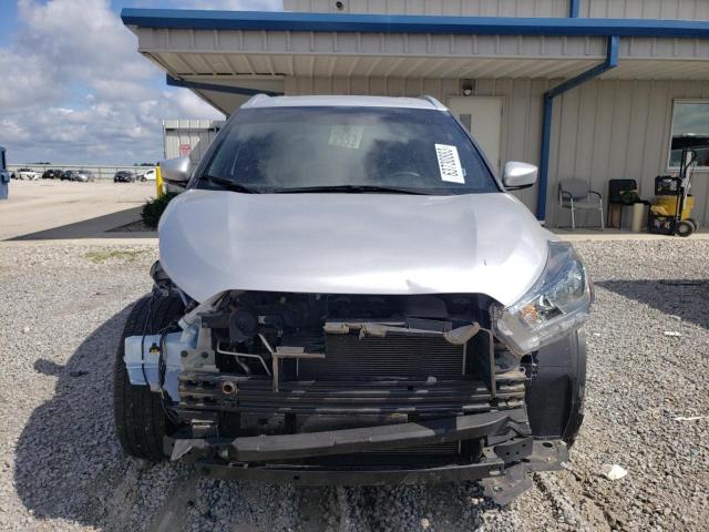 3N1CP5CU7JL536388 - 2018 NISSAN KICKS S SILVER photo 5