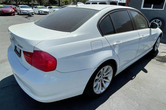 WBAPH5G57BNM75847 - 2011 BMW 328 I SULEV WHITE photo 4