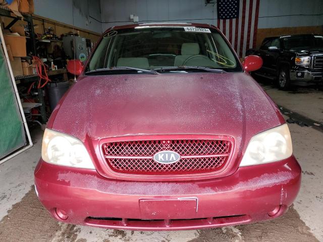 KNDUP132456722110 - 2005 KIA SEDONA EX RED photo 5