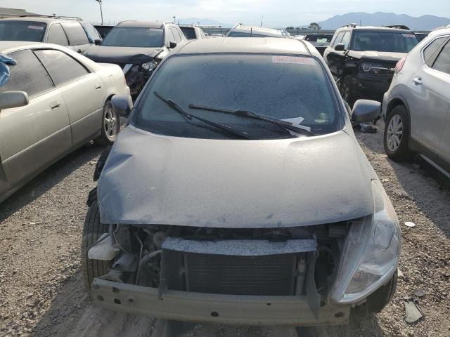 3N1CN7AP4GL890229 - 2016 NISSAN VERSA S ნაცრისფერი ფოტო 5