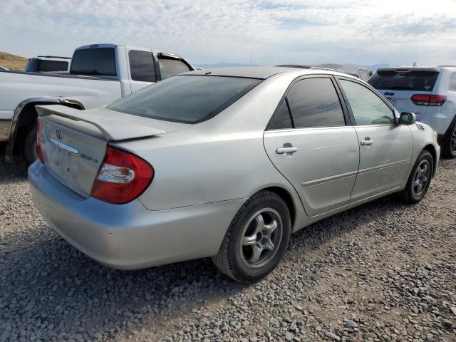 JTDBE32K420073983 - 2002 TOYOTA CAMRY LE GRAY photo 3