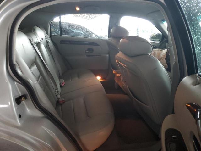 1LNHM81W9XY630812 - 1999 LINCOLN TOWN CAR EXECUTIVE SILVER photo 10