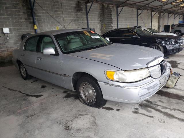 1LNHM81W9XY630812 - 1999 LINCOLN TOWN CAR EXECUTIVE SILVER photo 4