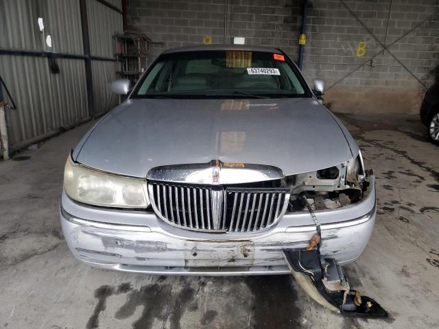 1LNHM81W9XY630812 - 1999 LINCOLN TOWN CAR EXECUTIVE SILVER photo 5