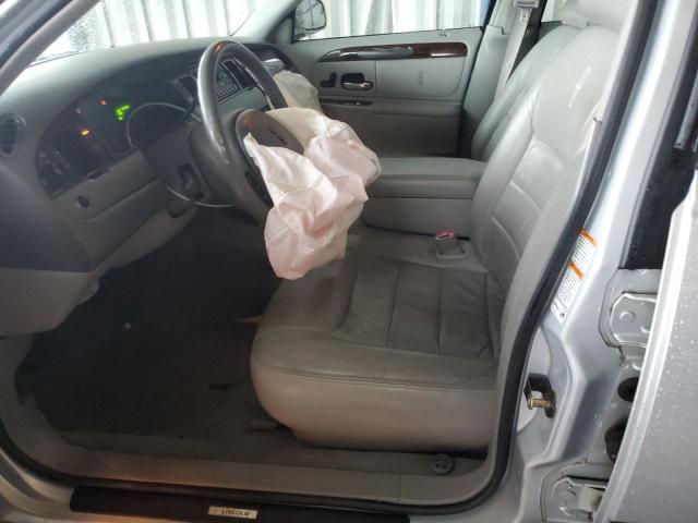 1LNHM81W9XY630812 - 1999 LINCOLN TOWN CAR EXECUTIVE SILVER photo 7