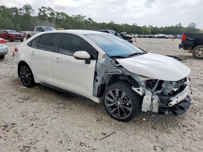 JTDBCMFE7R3062520 - 2024 TOYOTA COROLLA LE WHITE photo 4