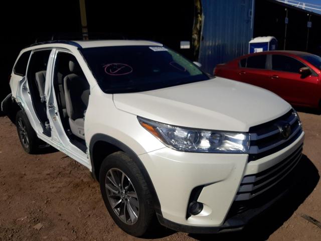 5TDKZRFH9KS563676 - 2019 TOYOTA HIGHLANDER SE WHITE photo 1