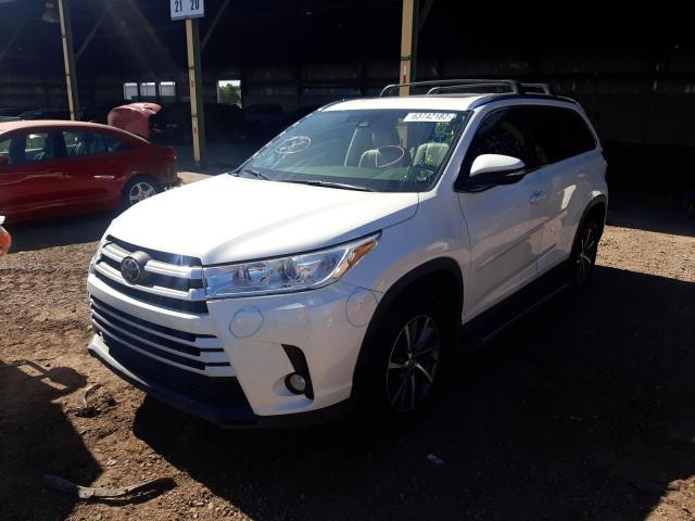 5TDKZRFH9KS563676 - 2019 TOYOTA HIGHLANDER SE WHITE photo 2