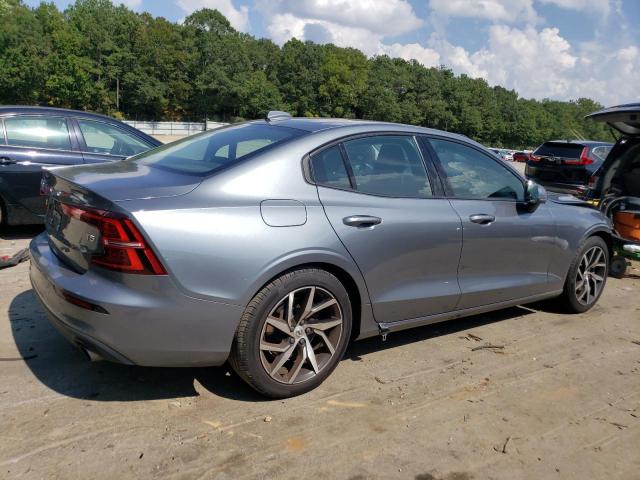 7JR102FK6LG030979 - 2020 VOLVO S60 T5 MOMENTUM GRAY photo 3