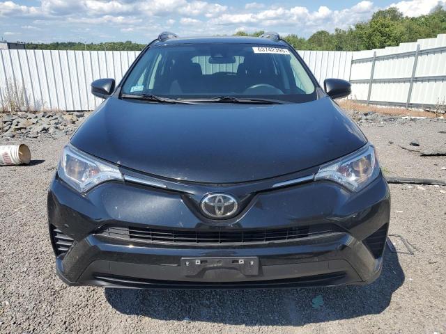 2T3BFREVXJW853972 - 2018 TOYOTA RAV4 LE BLACK photo 5