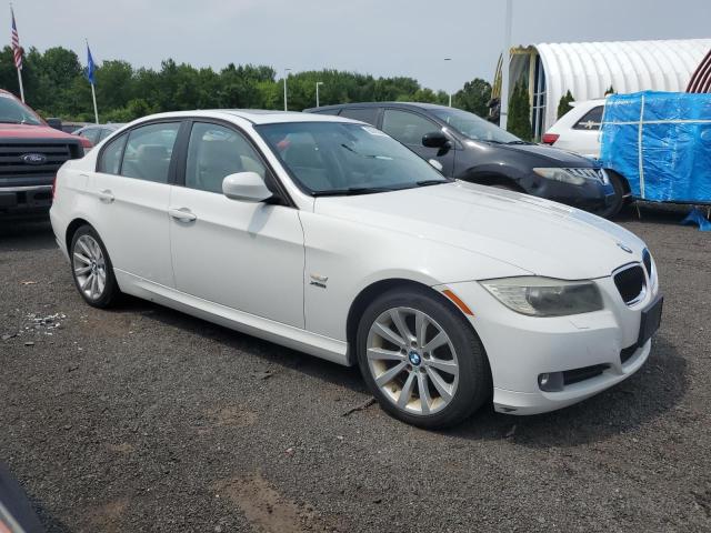 WBAPK5G59BNN26413 - 2011 BMW 328 XI SULEV WHITE photo 4