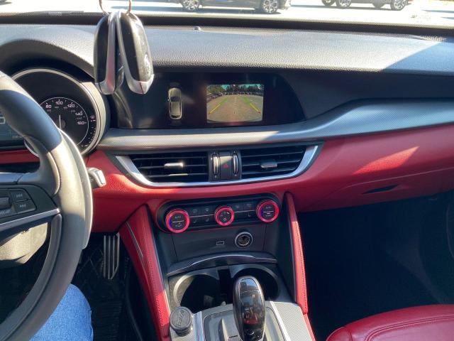 ZASFAKPN0J7B79418 - 2018 ALFA ROMEO STELVIO SPORT Grau Foto 10