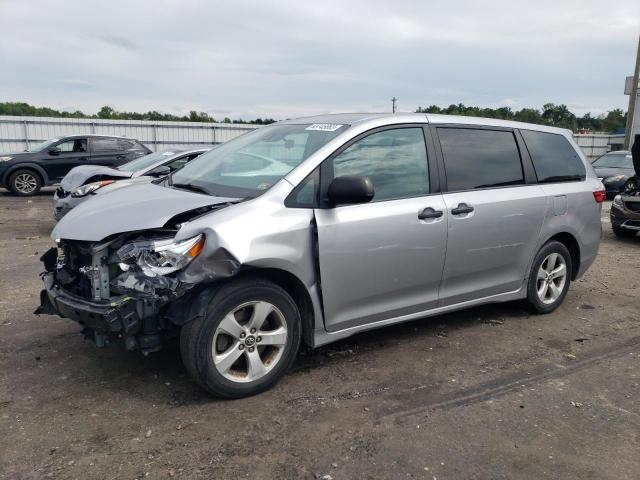 5TDZZ3DC4JS935264 - 2018 TOYOTA SIENNA L SILVER photo 1