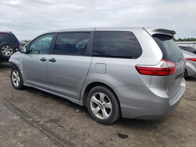 5TDZZ3DC4JS935264 - 2018 TOYOTA SIENNA L SILVER photo 2