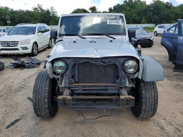 1J4BA3H12BL640744 - 2011 JEEP WRANGLER U SPORT Srebrny zdjęcie 5