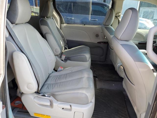 5TDDK3DC6DS067383 - 2013 TOYOTA SIENNA XLE 银色 照片 11