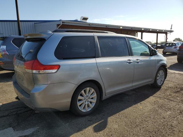5TDDK3DC6DS067383 - 2013 TOYOTA SIENNA XLE 银色 照片 3