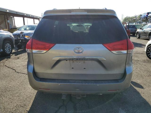 5TDDK3DC6DS067383 - 2013 TOYOTA SIENNA XLE 银色 照片 6