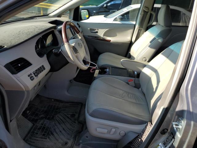 5TDDK3DC6DS067383 - 2013 TOYOTA SIENNA XLE 银色 照片 7