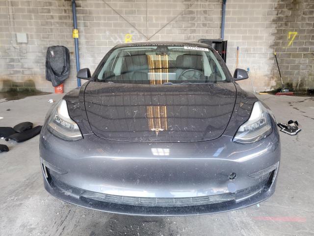 5YJ3E1EA2JF102036 - 2018 TESLA MODEL 3 GRAY photo 5