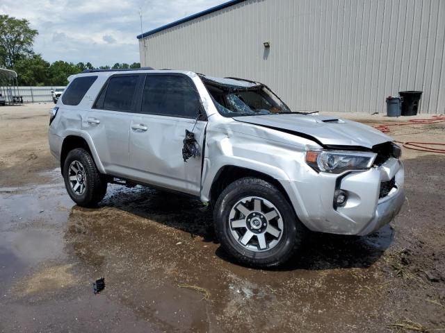 JTEPU5JR8N6049119 - 2022 TOYOTA 4RUNNER SR5/SR5 PREMIUM 银色 照片 4