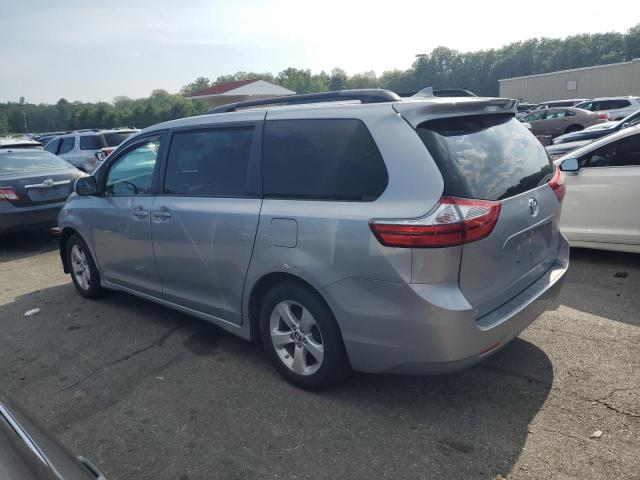 5TDKZ3DC7JS907427 - 2018 TOYOTA SIENNA LE Gümüş fotoğraf 2