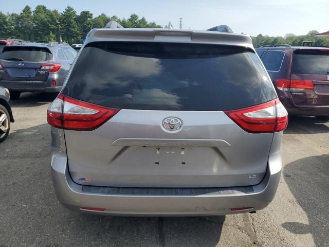 5TDKZ3DC7JS907427 - 2018 TOYOTA SIENNA LE Gümüş fotoğraf 6
