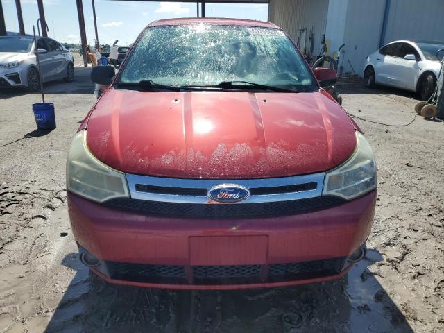 1FAHP36NX9W217672 - 2009 FORD FOCUS SES RED photo 5