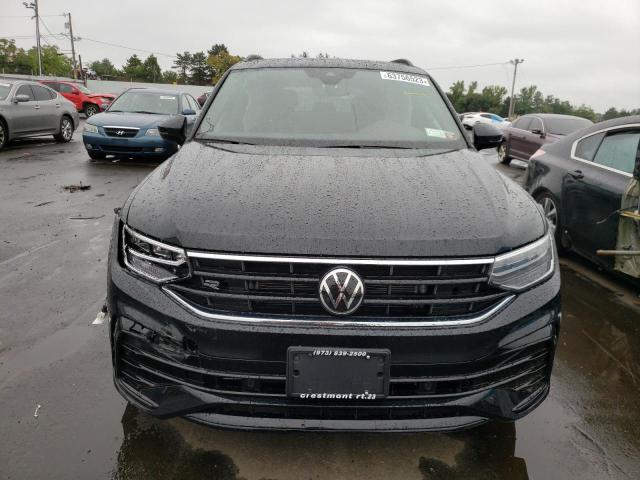 3VV8B7AX6PM091205 - 2023 VOLKSWAGEN TIGUAN SE R-LINE BLACK BLACK photo 5