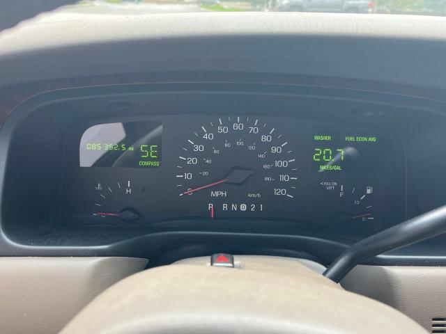 1LNHM81W5XY679473 - 1999 LINCOLN TOWN CAR EXECUTIVE WHITE photo 8