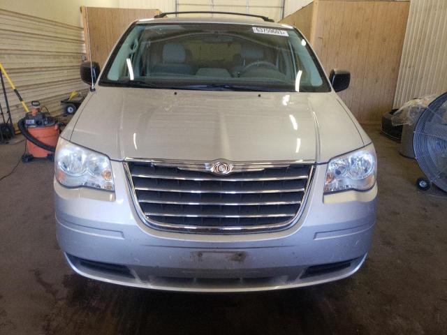 2A4RR4DE2AR334042 - 2010 CHRYSLER TOWN & COU LX SILVER photo 5