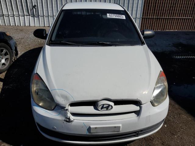 KMHCM36C78U056246 - 2008 HYUNDAI ACCENT GS WHITE photo 5