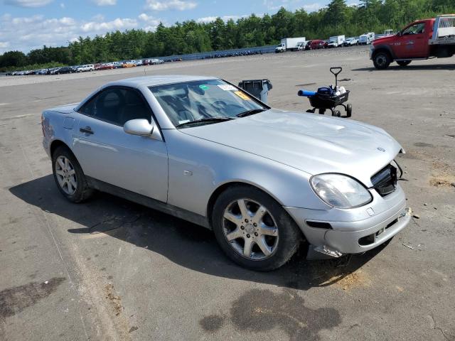 WDBKK47F7WF064870 - 1998 MERCEDES-BENZ SLK 230 KOMPRESSOR SILVER photo 4